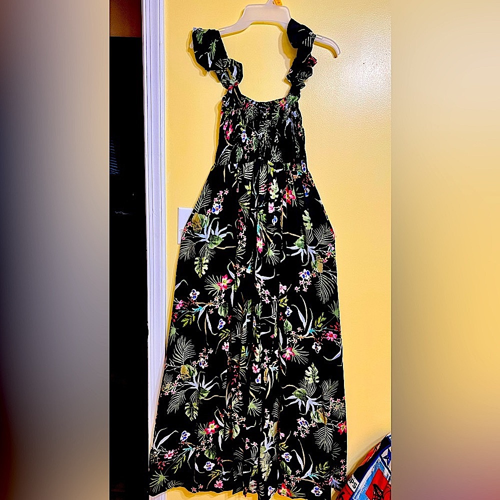 Ladies sexy maxi dress with 2 long slits up the thighs